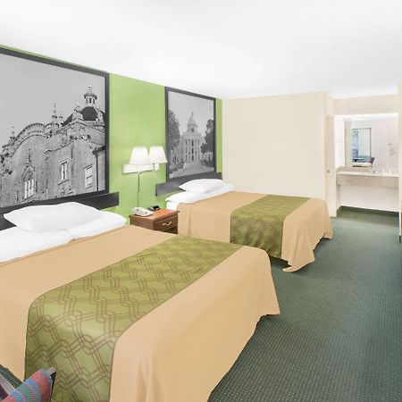 Super 8 By Wyndham Mobile Ξενοδοχείο Εξωτερικό φωτογραφία